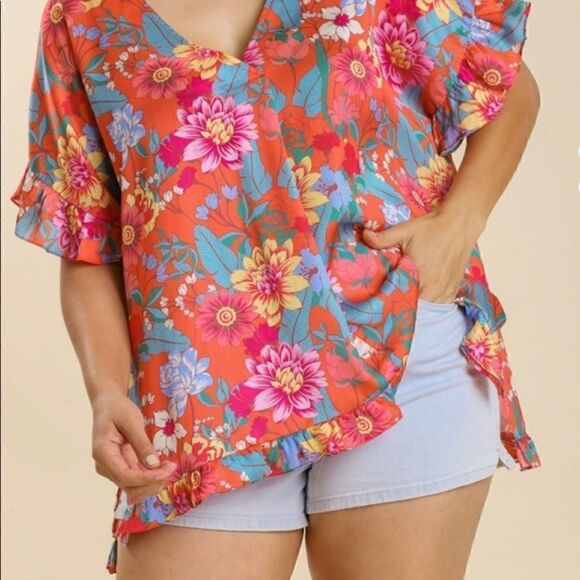 Umgee Plus Size Floral Print V-Neck Short Ruffle Hem Sleeve Top with Side Slits - Picture 2 of 9